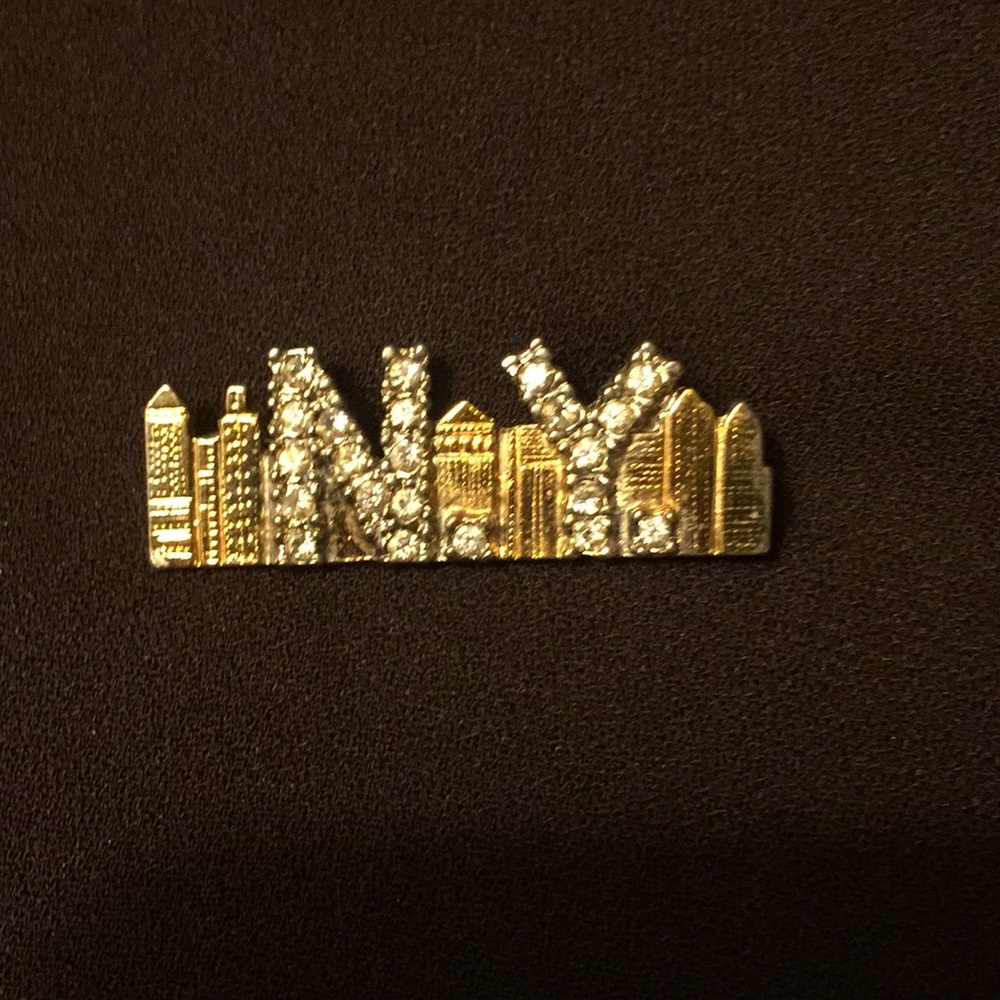 Vintage brooch; New York skyline